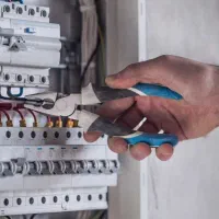 سیم کشی.سیمکشی.برقکار.برقکاری
