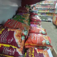 فروشنده خانم برای سوپرمارکت در لیالمان