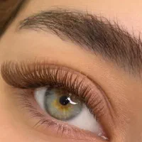 اکستنشن دائم وموقت مژه  با سابقه کاری چند ساله