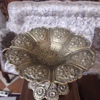 ظرف برنجی|کلکسیون اشیاء عتیقه|بروجرد, |دیوار