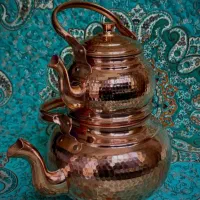 فروشنده و خر یدار ظروف مسی و نقره