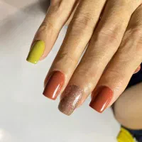 خدمات کاشت ناخن|خدمات آرایشگری و زیبایی|صومعهسرا, |دیوار