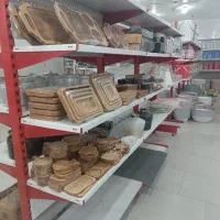 قفسه مغازه ایستاده