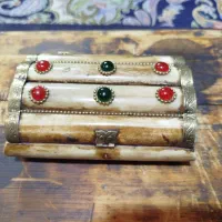 جاجواهری استخوانی کهنه