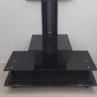 ال سی دی ۳۲ اینچ ال جی با میز شیشه ای|تلویزیون و پروژکتور|گرگان, |دیوار