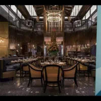 مغازه-بر-اصلی-بنیاد-ایثار-پر-رفت-و-آمد