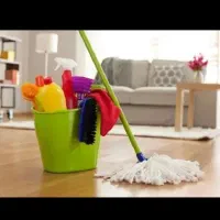 خانم برای نظافت منزل