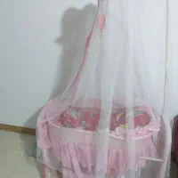 گهواره ۲ کاره و لوازم کودک.