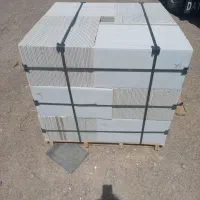 نیروی پالت چینی در انبار با تمام وسایل و تجهیزات