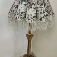 آباژور ایستاده