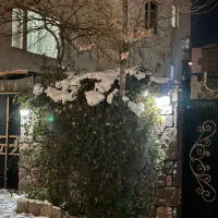 آپارتمان-دو-خواب-100متری-با-حیاط-مستقل