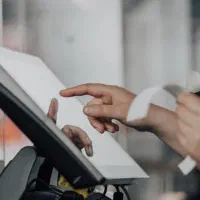 صندوقدار خانم ( شیفت عصر )