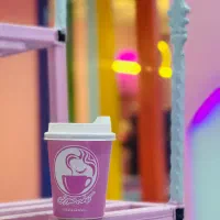 باریستا برای کافه صورتی