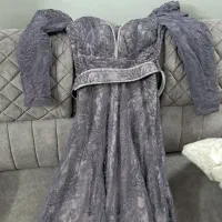 تعدادی لباس به فروس میرسد