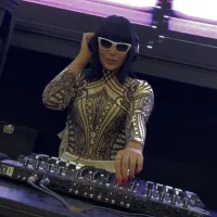 دیجی خانم برای مجالس خانوادگی