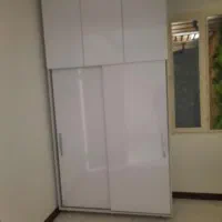 کمد لباس جادار و عمیق و نو بادرب ریلی با نصف قیمت