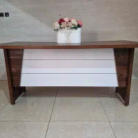 میز کار. یا میز مطالعه بزرگ