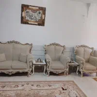 یک دست مبل هفت نفره   وسه میز عسلی