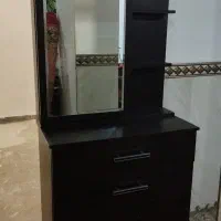 میز آرایشی در حد نو