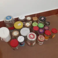 تعدادی شیشه خالی|ظروف نگهدارنده، پلاستیکی، یک‌بارمصرف|لنگرود, |دیوار