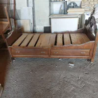 تخت یک نفره و بوفه