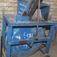 یک دستگاه علف خرد کن یا یونجه خرد کن لنگری