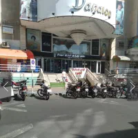 فروشنده پوشاک بچه گانه