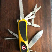 چاقوی چندکاره سفری ویکتورینوکس مدل 2.4913.C8|کوهنوردی و کمپینگ|تهران, تهرانپارس غربی|دیوار