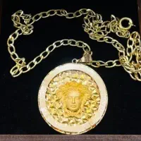 ورساچ گر دن بند