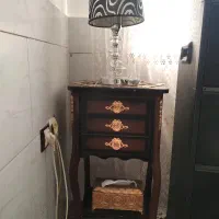 چراغ خواب و میز تلفن