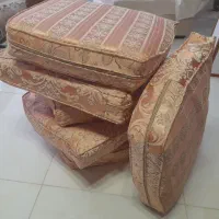 ابر همراه بارویه کف مبل