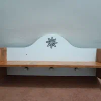 شلف دیواری یا رخت آویز بچگانه