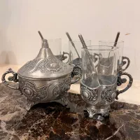 ظرف سرو پیرکس وارمردار به همراه یک دست فنجان پیوتر|ظروف سرو و پذیرایی|تهران, تهرانپارس جنوبی|دیوار