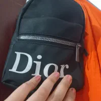 مقداری کفش وکرم وکیف پول