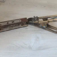 انبر اتصال قدیمی(آلیاژ برنز) و تراز آهنی ژاپنی