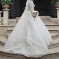 لباس عروس پوشیده در حد نو