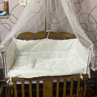 تخت کنار مادر