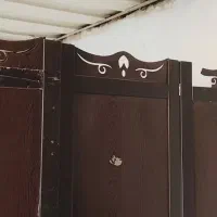 یک میز اداری با تشکیلات