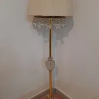 آباژور ایستاده