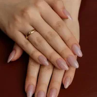 خدمات کاشت ناخن
