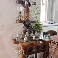 بار چوبی زیبا و در حد نو  و میزو صندلی نهار خوری