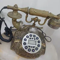 میز و تلفن برنز