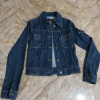 لباس اسکی و کاپشن لی|لباس|اندیشه, اندیشه فاز ۱|دیوار