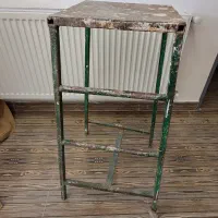 چهارپایه فلزی
