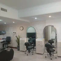 اجاره-صندلی-مش-و-میز-ناخن-و-تخت-مژه-در-سالن-زیبایی
