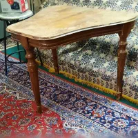 میز چوبی مثلثی