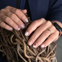 استخدام طراح ناخن و پدیکوریست