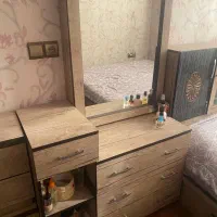 سرویس خواب دونفره بزرگ با میز آرایش طرح چوب باعسلی|تخت و سرویس خواب|فردیس, نسترن غربی|دیوار