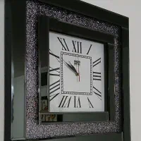 ساعت دیواری کاملا سالم و بدون ایراد و خط و خش