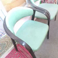 صندلی و تعدادی لوازم منزل و